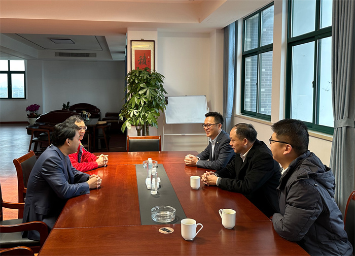 常州市政協(xié)副主席、常州民建主委一行走訪我司